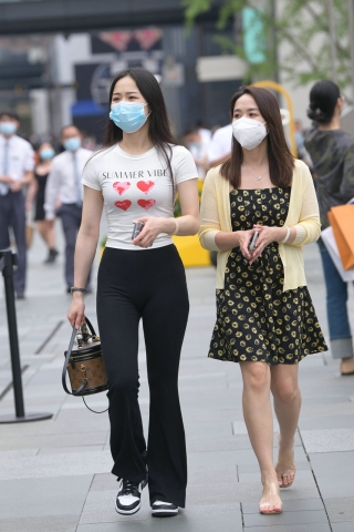 2026-012-黑色紧身裤美女