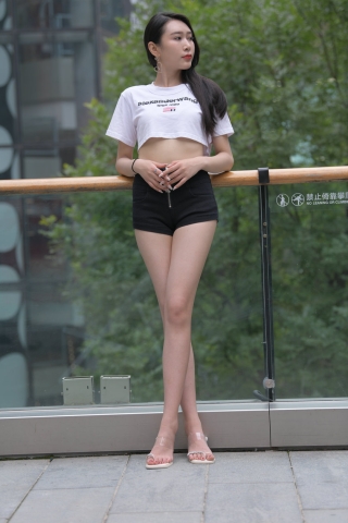 M2109-016-黑色热裤美腿美女